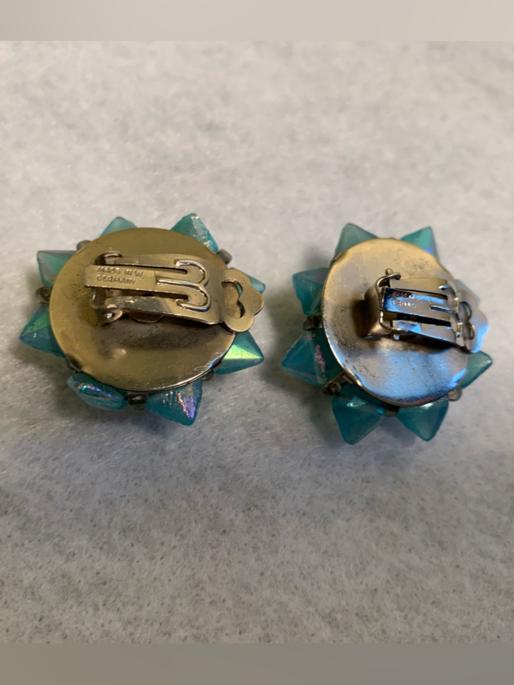 VTG Opalescent Aqua Cluster Clip Earrings Vintage Costume W Germany - Picture 7 of 8